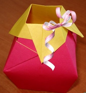 Origami aus Papier mit Ihren eigenen Händen. Einfache und einfachste Anweisungen für Anfänger, Schritt-für-Schritt-Implementierungsschemata, Fotos, Video-Tutorials
