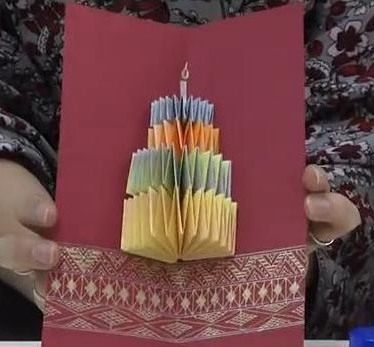 DIY-Papierpostkarte. Scrapbooking-Meisterkurse Schritt für Schritt mit Fotos