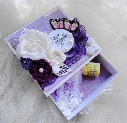 DIY-Papierpostkarte. Scrapbooking-Meisterkurse Schritt für Schritt mit Fotos