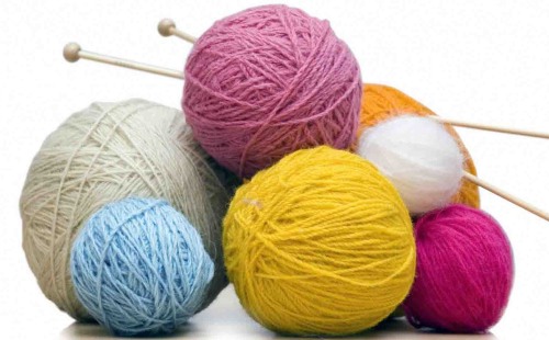 Strickmütze für Damen. Schema mit Beschreibung für Anfänger. Neue Modelle 2024
