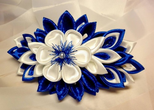 Blumen aus Satinbändern mit Ihren eigenen Händen. Meisterkurs für Anfänger, Schritt-für-Schritt-Anleitung Kanzashi
