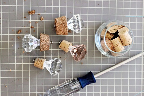 Decoupage. Masterclass per principianti passo dopo passo con foto: da tovaglioli su bottiglia, scatola, piatto, sedia, su legno, da carta da parati, fotografia, guscio d'uovo
