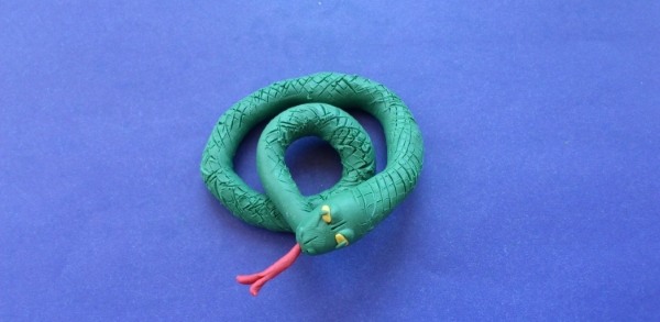 So basteln Sie für Kinder Tiere aus Plastilin: Haustiere, Wildtiere, Meerestiere. Schritt-für-Schritt-Anleitung mit Fotos für Anfänger
