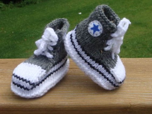Socken stricken mit Stricknadeln, Häkeln für Anfänger. Schritt-für-Schritt-Anleitungen mit Fotos, Mustern und Diagrammen