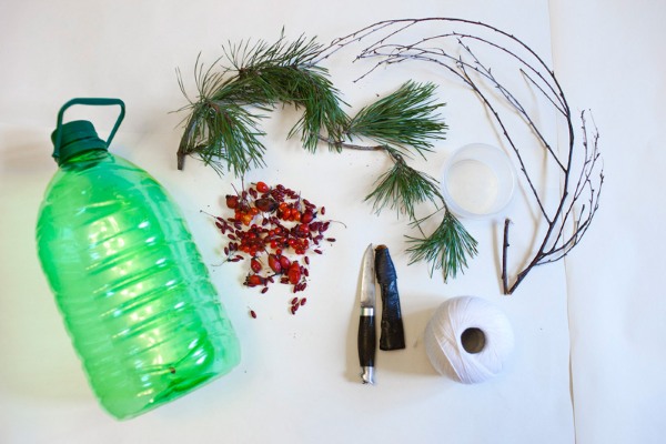 DIY-Vogelhäuschen aus einer Plastikflasche. Meisterkurs mit Schritt-für-Schritt-Fotos, für den Kindergarten oder auf dem Gelände