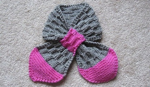 Wie man für Anfänger einen Schal mit Stricknadeln strickt. Schritt-für-Schritt-Meisterkurse mit Beschreibungen und Diagrammen für Frauen