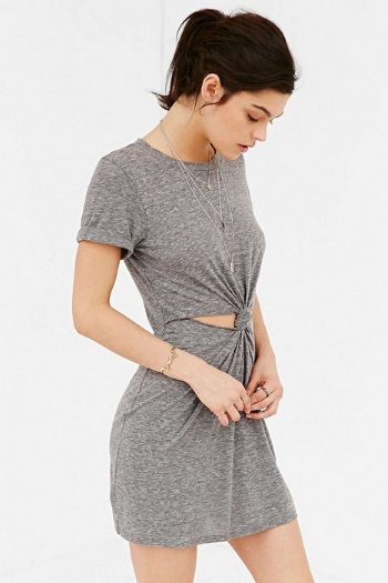 So machen Sie mit Ihren eigenen Händen ein Kleid aus einem T-Shirt. Muster und Foto