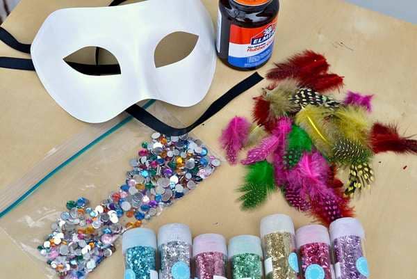 Kopfmasken aus Papier und Pappe. Basteln mit Kindern: Pferde, Iron Man, Spinne, Baba Yaga, Wolf, Fisch, Ziege, Vogel, Muster, Tiervorlagen