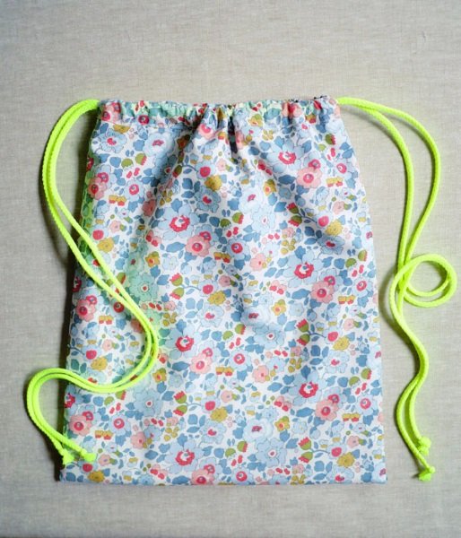 So nähen Sie eine Tasche mit Ihren eigenen Händen. Verschiedene Modelle, Meisterklasse mit Mustern aus Leder, Jeans, Stoff, Regenschirm, Strand, Reisen, Patchwork, Sport