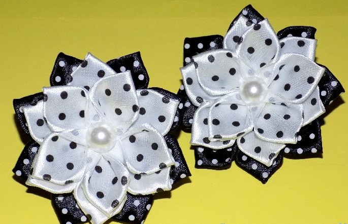 DIY-Haarnadeln aus Satinbändern, Strasssteinen, Perlen, Denim, Leder, Foamiran, Perlen und Draht. Meisterklasse Kanzashi