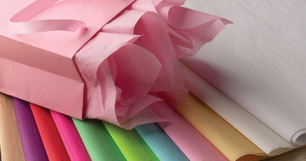 So verpacken Sie ein Geschenk mit Ihren eigenen Händen schön in Geschenkpapier: ohne Schachtel, mit Umschlag, in Form eines Bonbons. Rund, Flach, Groß: Schritt-für-Schritt-Anleitung