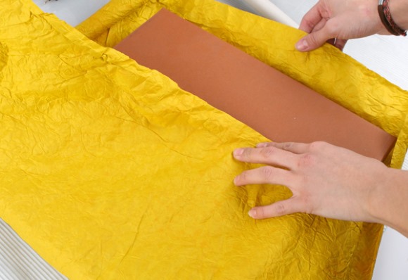 So verpacken Sie ein Geschenk mit Ihren eigenen Händen schön in Geschenkpapier: ohne Schachtel, mit Umschlag, in Form eines Bonbons. Rund, Flach, Groß: Schritt-für-Schritt-Anleitung