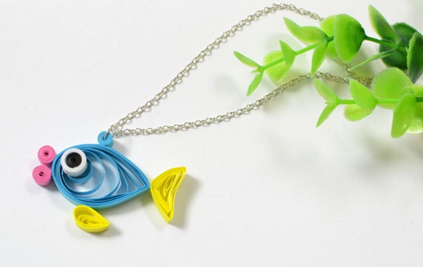 Quilling-Basteln für Anfänger: Muster. Schritt-für-Schritt-Anleitung mit Beschreibung: Blumen, Schmetterling, Tropfen, Trauben, Baumstamm, Chrysantheme, Ei, Tiere. Foto