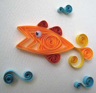 Quilling-Basteln für Anfänger: Muster. Schritt-für-Schritt-Anleitung mit Beschreibung: Blumen, Schmetterling, Tropfen, Trauben, Baumstamm, Chrysantheme, Ei, Tiere. Foto