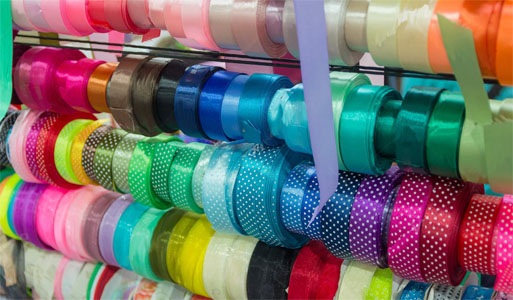 Schleifen aus Bändern: Satin, breit, Nylon. Kanzashi-Technik, wie man schön, schulisch, groß, üppig, voluminös, einfach macht