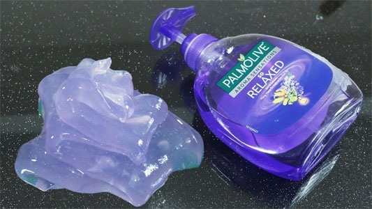 So stellen Sie zu Hause mit Ihren eigenen Händen Schleim her. Rezept aus Shampoo, Zahnpasta, Salz, Kleber, Rasierschaum