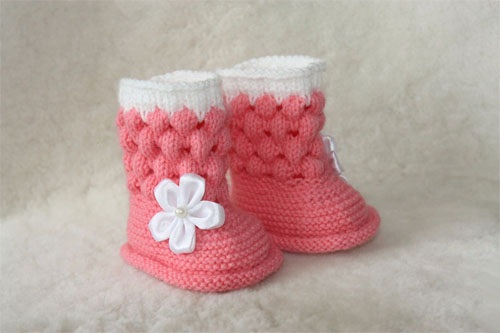 Gestrickte Babyschuhe für Neugeborene. Muster und Beschreibungen, Größen ohne Nähte, wie man Socken strickt, Turnschuhe