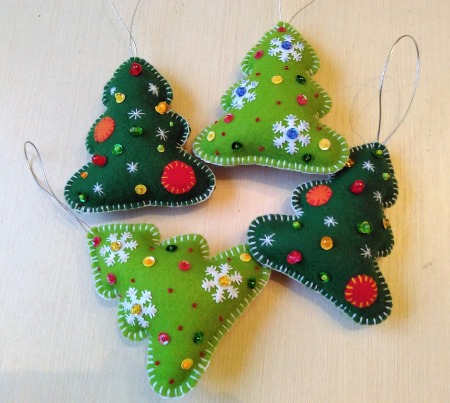 DIY-Christbaumschmuck aus Watte, Filz, Pappmaché, Papier, Perlen, Häkeln. Meisterklasse
