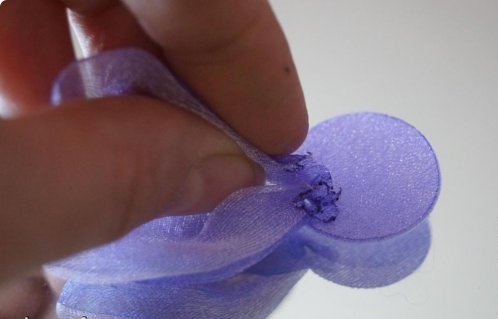 So stellen Sie Schritt für Schritt mit Ihren eigenen Händen eine Rose aus Foamiran, Kanzashi, Bändern, Stoff und Organza her. Meisterklasse, Video