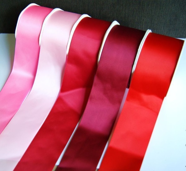 So stellen Sie Schritt für Schritt mit Ihren eigenen Händen eine Rose aus Foamiran, Kanzashi, Bändern, Stoff und Organza her. Meisterklasse, Video