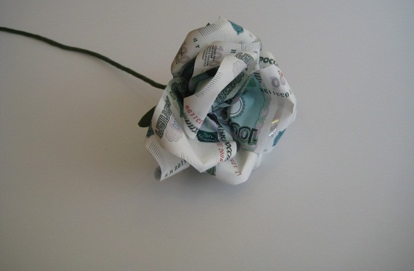 Wie man eine Rose aus Papier, Serviette, Origami aus Wellpappe, Folie, Geld, Pappe macht