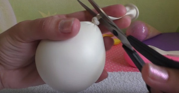 Wie man Squishies aus Papier, Schwamm, Hülle, Schaumgummi, Klebeband und Kleber herstellt, um die Feinmotorik bei Kindern zu entwickeln