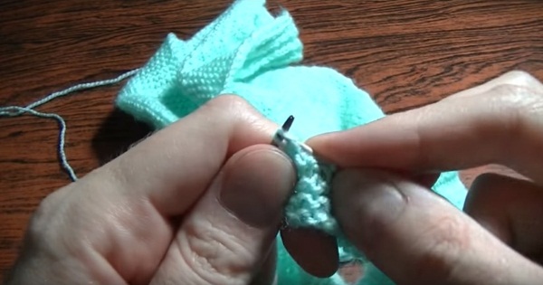 Wir stricken stylische Sachen für Kinder mit Stricknadeln, Schnittmuster mit Diagrammen für die Kleinsten. Zeichnungen mit Beschreibung. Meisterklasse, Videounterricht für Anfänger