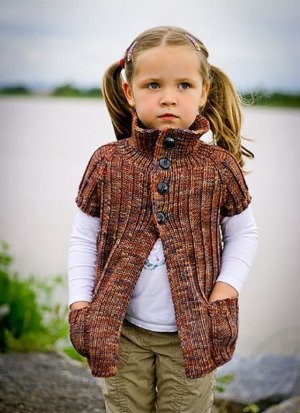 Wie man eine Strickjacke für ein Mädchen strickt, häkelt, Stricknadeln. Schemata, Fotos, Meisterklasse