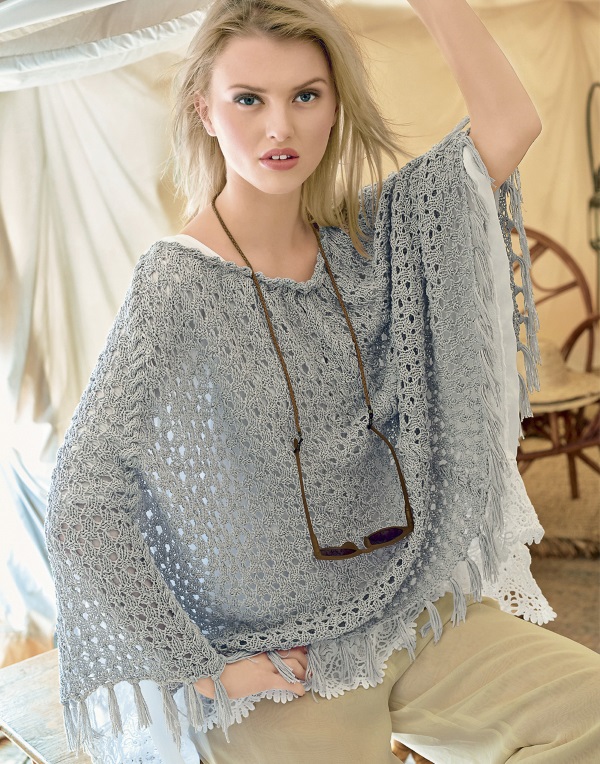 Poncho mit Stricknadeln. Muster und Beschreibung mit Ärmeln und Kapuze. DIY-Stricken, neue Modelle