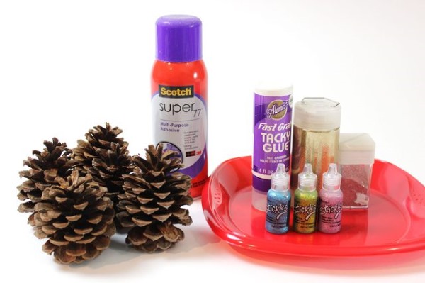 So basteln Sie einen Weihnachtskranz aus Tannenzapfen. Schritt-für-Schritt-Anleitungen, Fotos, Videos