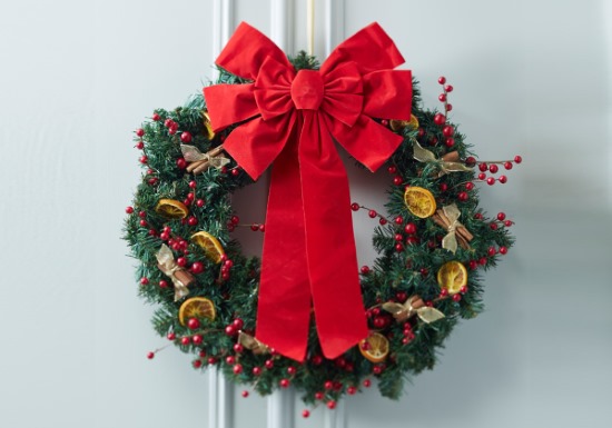 So basteln Sie einen Weihnachtskranz aus Tannenzapfen. Schritt-für-Schritt-Anleitungen, Fotos, Videos