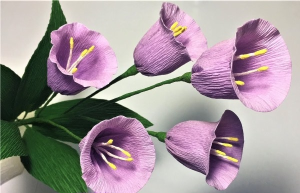 DIY-Papierblume. So machen Sie Schritt für Schritt voluminöse Blumen