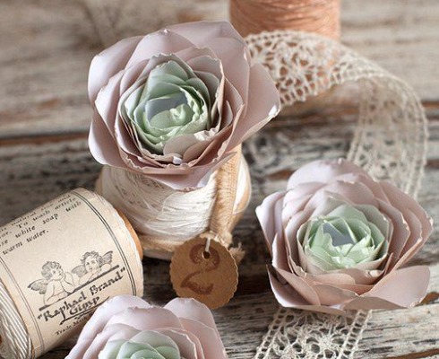 פרחים DIY עשויים מנייר צבעוני. תבניות, תבניות של פואמירן. כיתת אמן