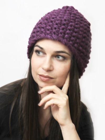 Strickmützen für Frauen ab 50 Jahren. Foto mit Beschreibung und Diagrammen. Wie man strickt
