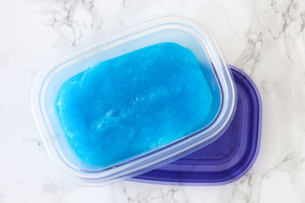 Wie man Schleim (Lizun) aus Plastilin, PVA-Kleber, Gelatine und Natriumtetraborat Schritt für Schritt mit Fotos herstellt