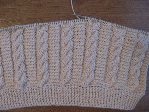 Strickmützen für Mädchen, Winter- und Herbstoptionen. Strickmuster mit Beschreibungen und Fotos