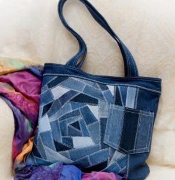 Tasche aus Jeans. Wie man es selbst aus Alten macht, Schnittmuster, Nähen, wie man dekoriert. Fotos und Videos