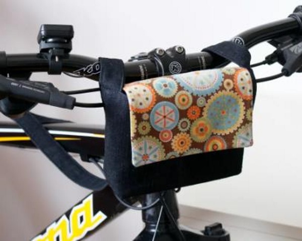 Tasche aus Jeans. Wie man es selbst aus Alten macht, Schnittmuster, Nähen, wie man dekoriert. Fotos und Videos