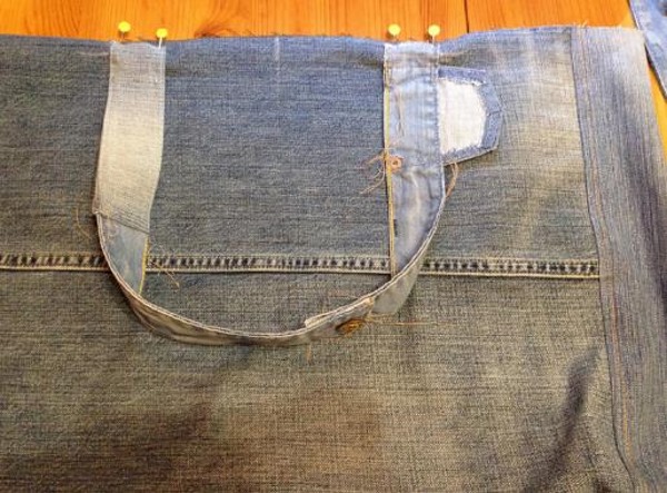 Tasche aus Jeans. Wie man es selbst aus Alten macht, Schnittmuster, Nähen, wie man dekoriert. Fotos und Videos