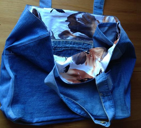 Tasche aus Jeans. Wie man es selbst aus Alten macht, Schnittmuster, Nähen, wie man dekoriert. Fotos und Videos