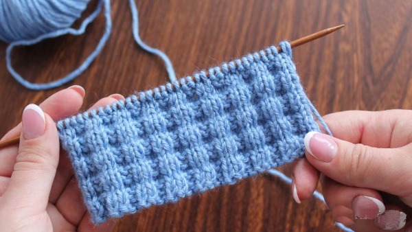 Gestrickte Westen für Damen mit Stricknadeln. Fotos und Muster sind stilvoll, geflochten, durchbrochen. Modelle, Strickanleitungen für Anfänger