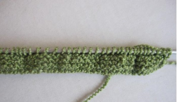 Strickmützen für Mädchen, Winter- und Herbstoptionen. Strickmuster mit Beschreibungen und Fotos