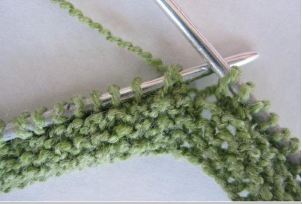 Strickmützen für Mädchen, Winter- und Herbstoptionen. Strickmuster mit Beschreibungen und Fotos