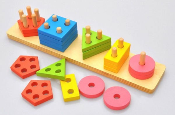 Figuren aus geometrischen Formen. Bilder für Kinder, Vorschulkinder, 1.-2. Klasse. Vorlagen für Bewerbungen