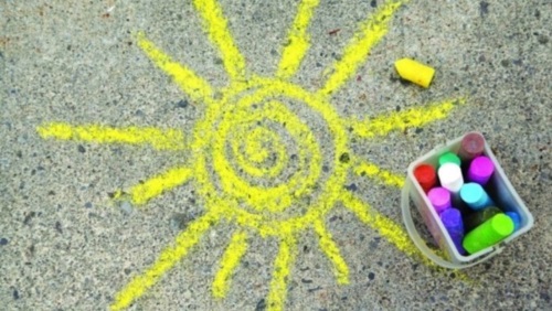 Sonne zum Ausmalen mit Kindern, mit einem Lächeln und Strahlen und ohne, Wolken. Drucken