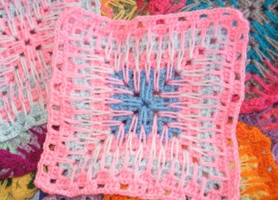 Schritt-für-Schritt-Anleitung zum Häkeln für Anfänger. Muster und Beschreibungen: Babyschuhe, Servietten, Waschlappen, Schal