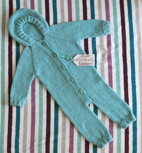 Gestrickter Overall für Neugeborene. Schemata und Beschreibungen, neue Modelle