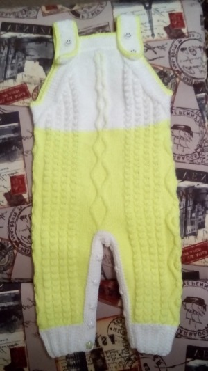 Gestrickter Overall für Neugeborene. Schemata und Beschreibungen, neue Modelle