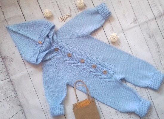 Gestrickter Overall für Neugeborene. Schemata und Beschreibungen, neue Modelle