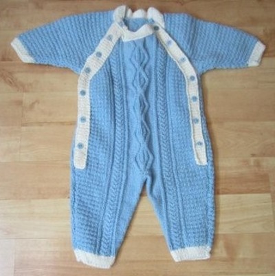 Gestrickter Overall für Neugeborene. Schemata und Beschreibungen, neue Modelle